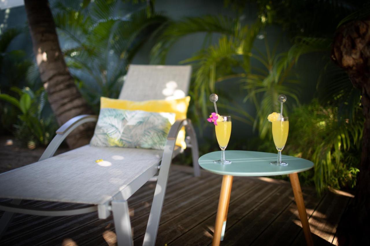 Jolie Case Creole, Lagon A Pied, Jardin แซ็งต์-จีลส์-เลส์-แบ็งส์ ภายนอก รูปภาพ