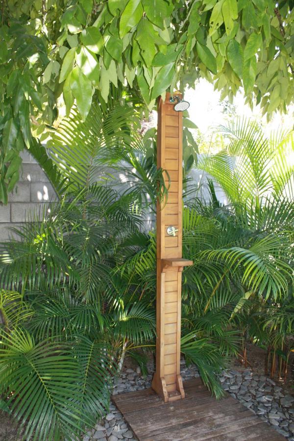 Jolie Case Creole, Lagon A Pied, Jardin แซ็งต์-จีลส์-เลส์-แบ็งส์ ภายนอก รูปภาพ
